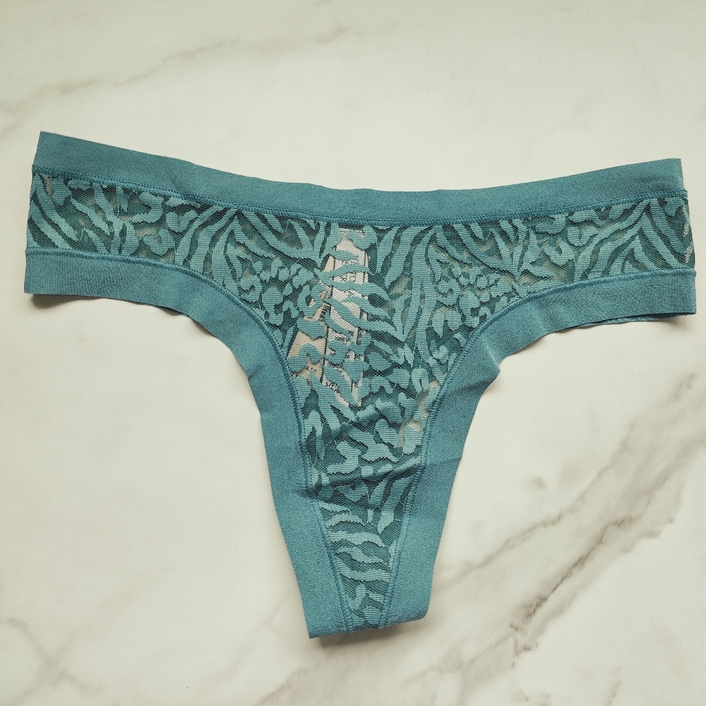 NWT VICTORIA'S SECRET LACE NO-SHOW THONG PANTY IN FRENCH SAGE SIZE SMALL